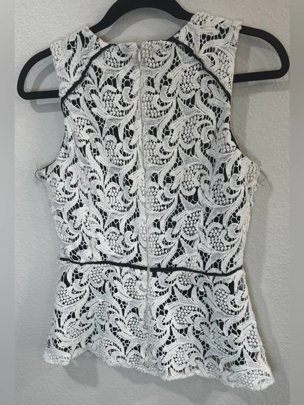 Maeve Anthropologie Black and White Lace Peplum tops size 4‎